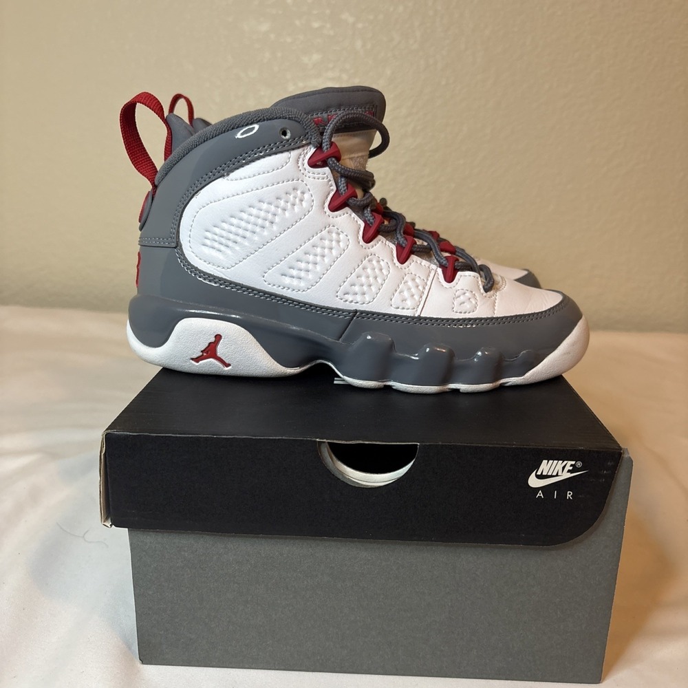 Nike‎ Air Jordan 9 Retro Size 4Y, Fire Red/Cool Grey, 302359-162 - Picture 5 of 16